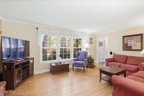 8 Bonnie Drive Guilderland NY 12084