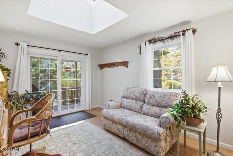 8 Bonnie Drive Guilderland NY 12084