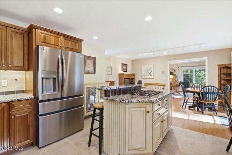 8 Bonnie Drive Guilderland NY 12084