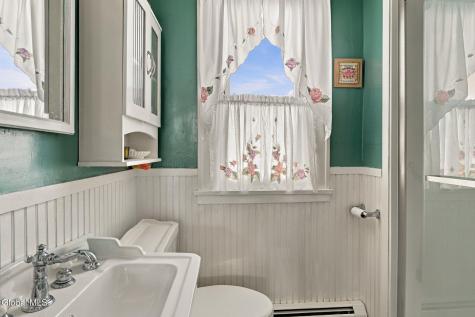 1084 Palmer Avenue Niskayuna NY 12309