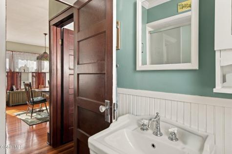 1084 Palmer Avenue Niskayuna NY 12309