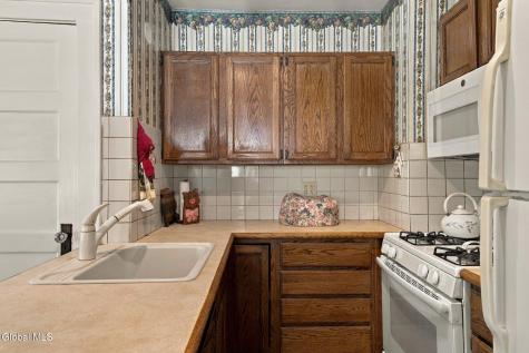 1084 Palmer Avenue Niskayuna NY 12309
