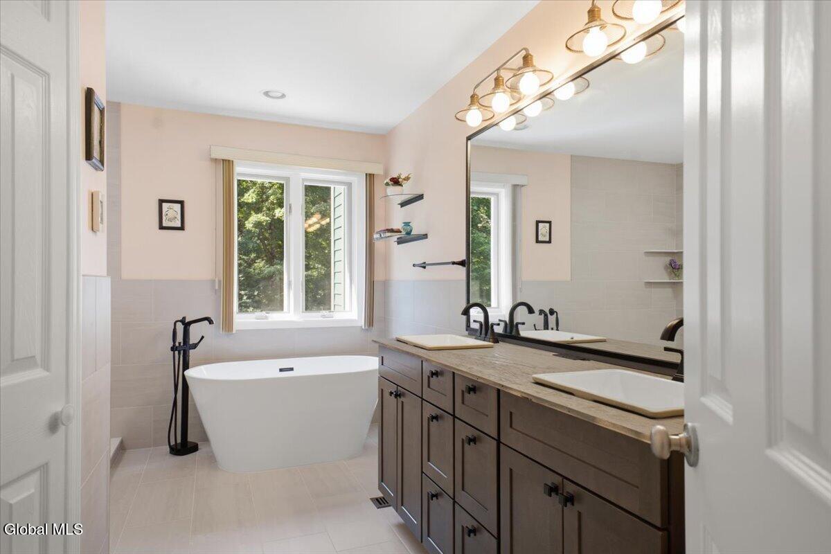 8 Lester Lane Middle Grove NY 12850