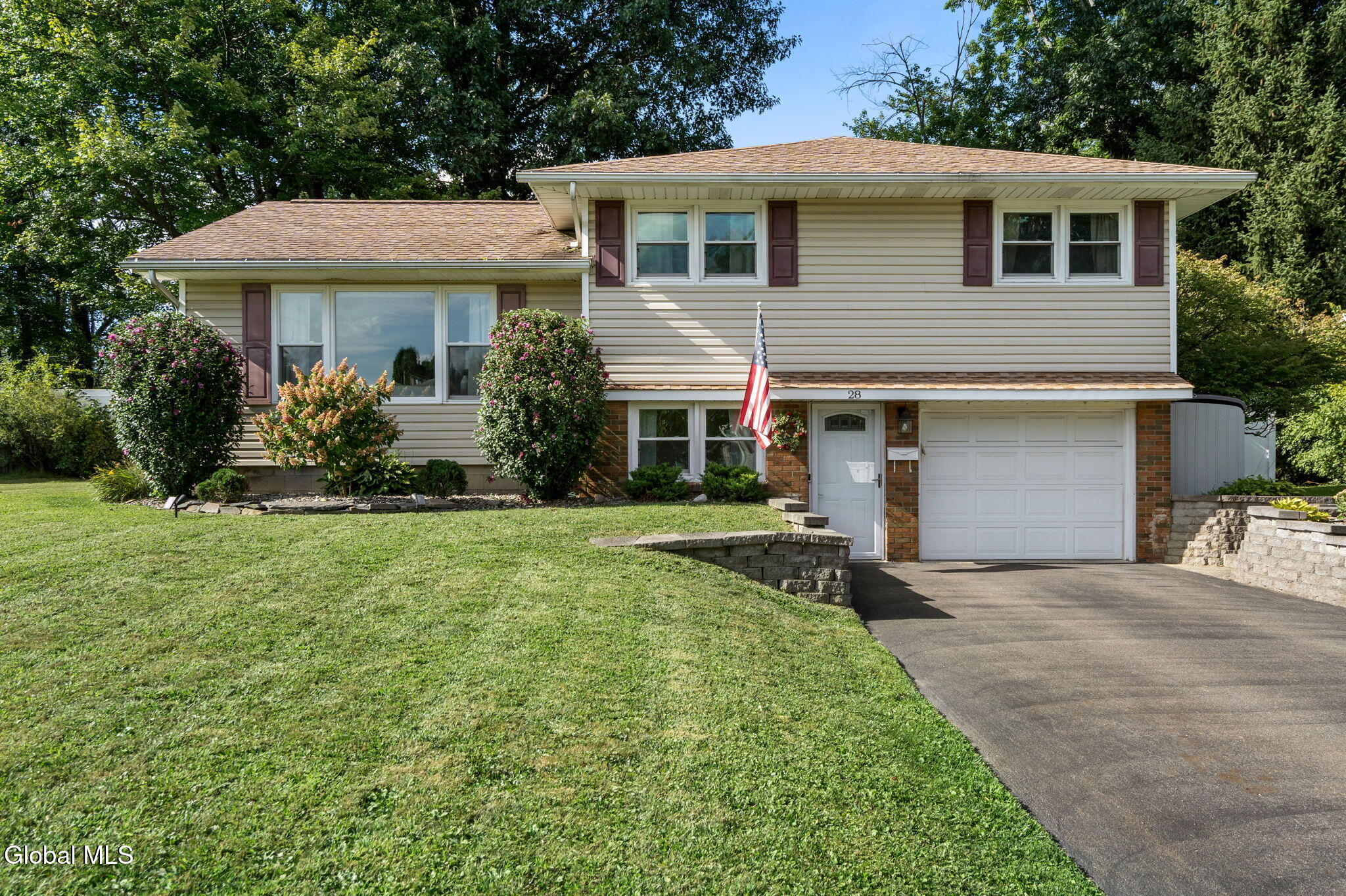 28 Caroline Street Latham NY 12110