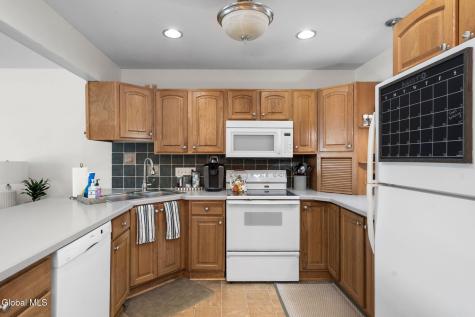 28 Caroline Street Latham NY 12110