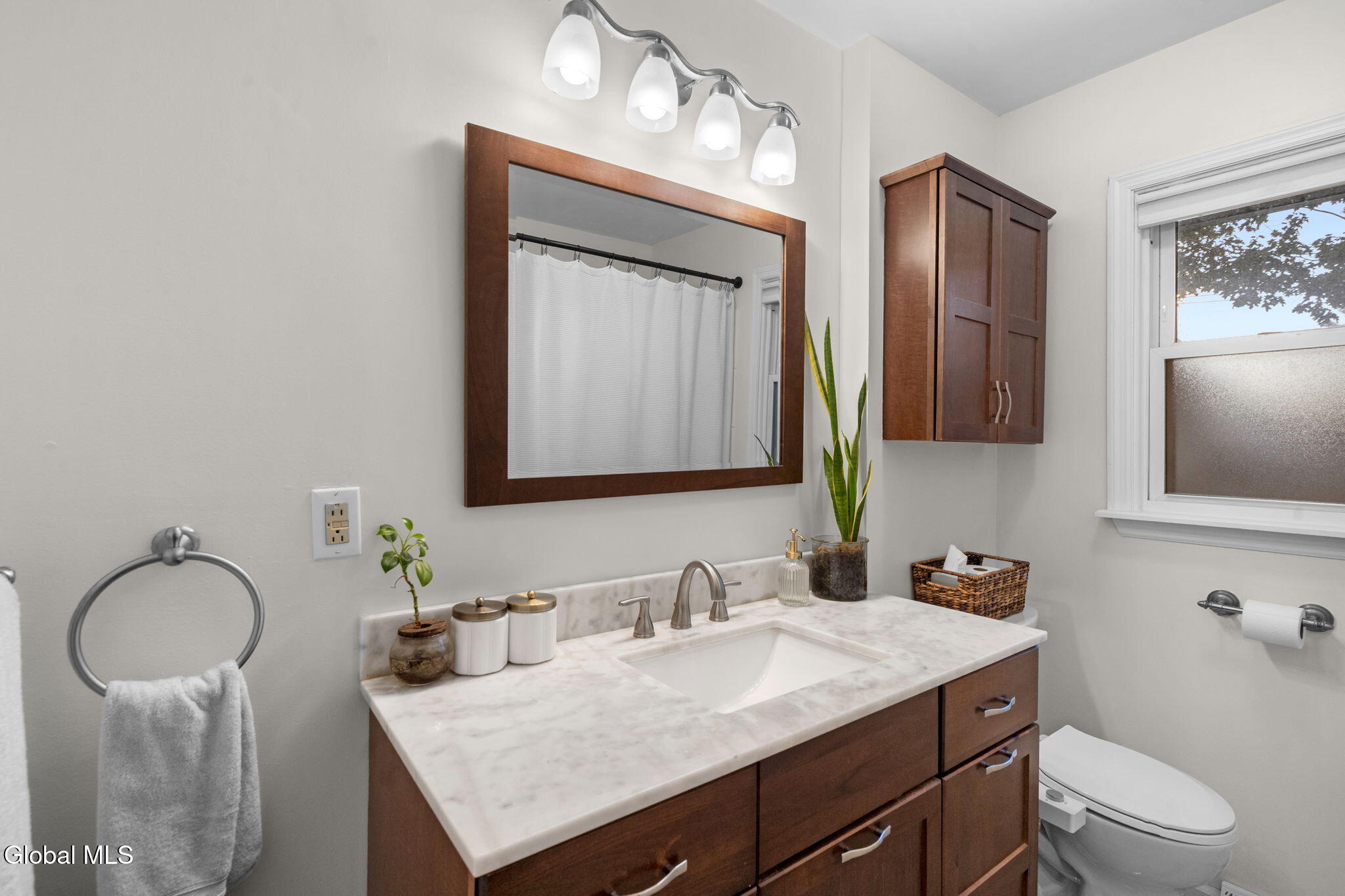 28 Caroline Street Latham NY 12110