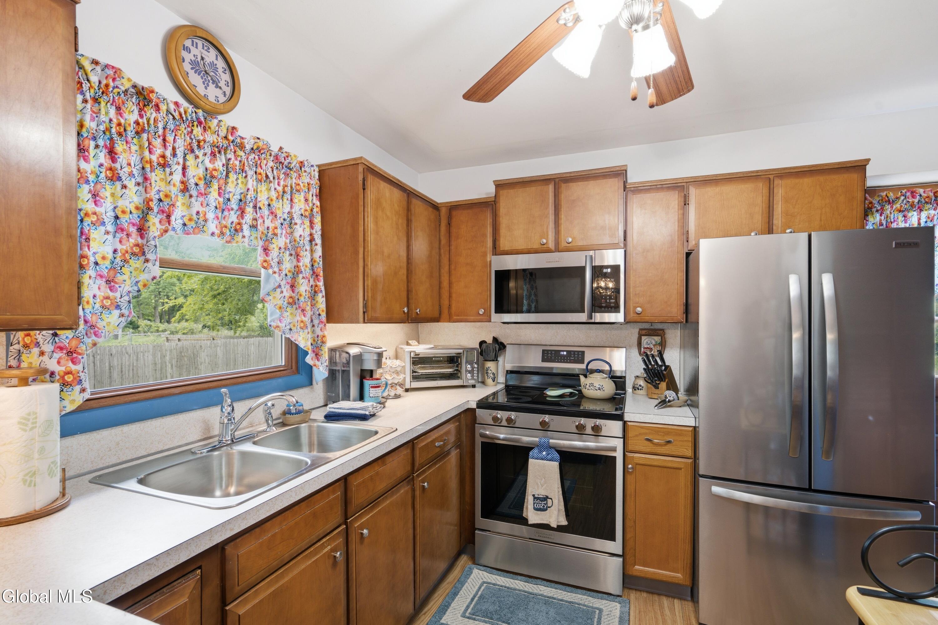 1684 Roma Schenectady NY 12306