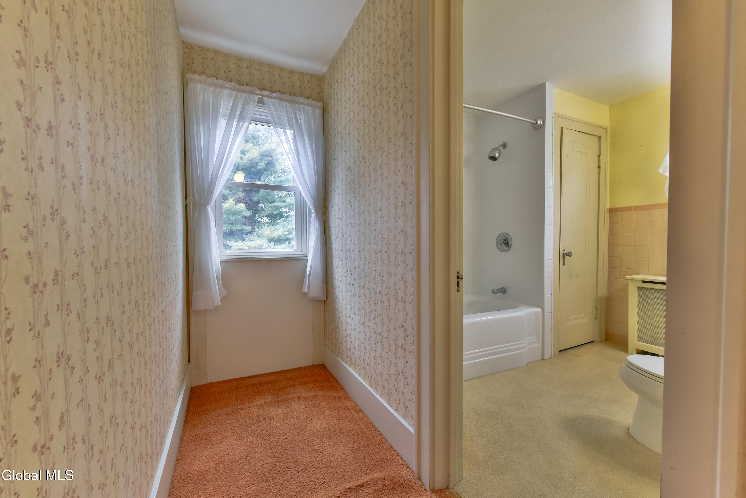 41 E 8th Avenue Gloversville NY 12078