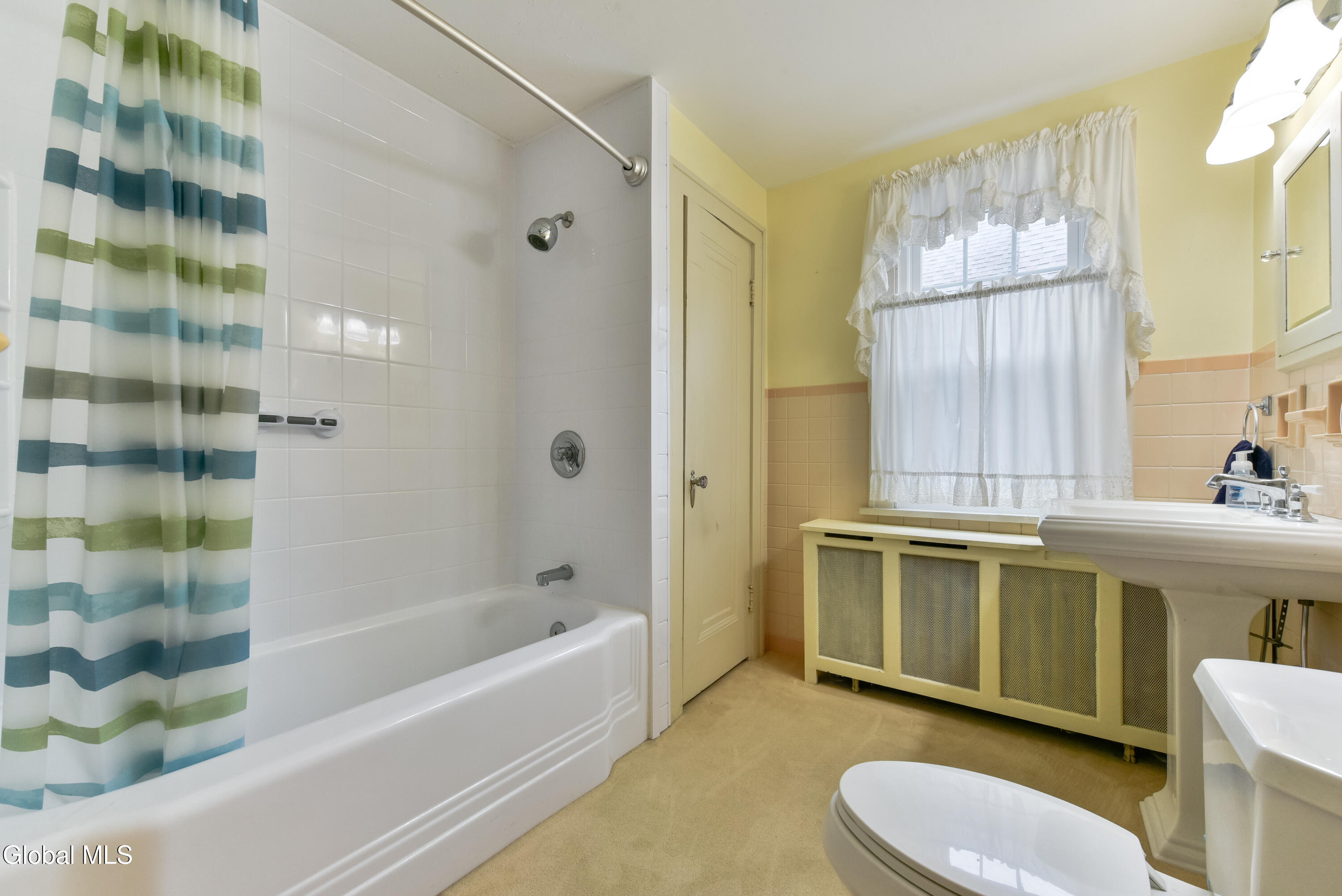 41 E 8th Avenue Gloversville NY 12078