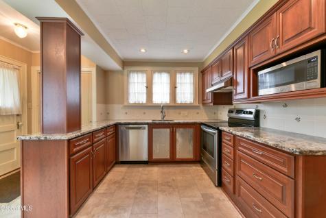 41 E 8th Avenue Gloversville NY 12078