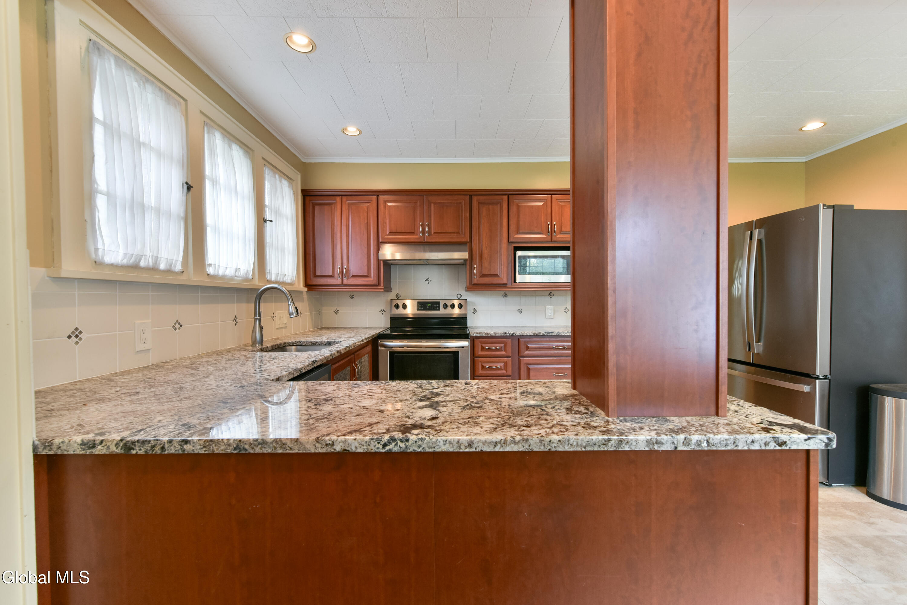 41 E 8th Avenue Gloversville NY 12078
