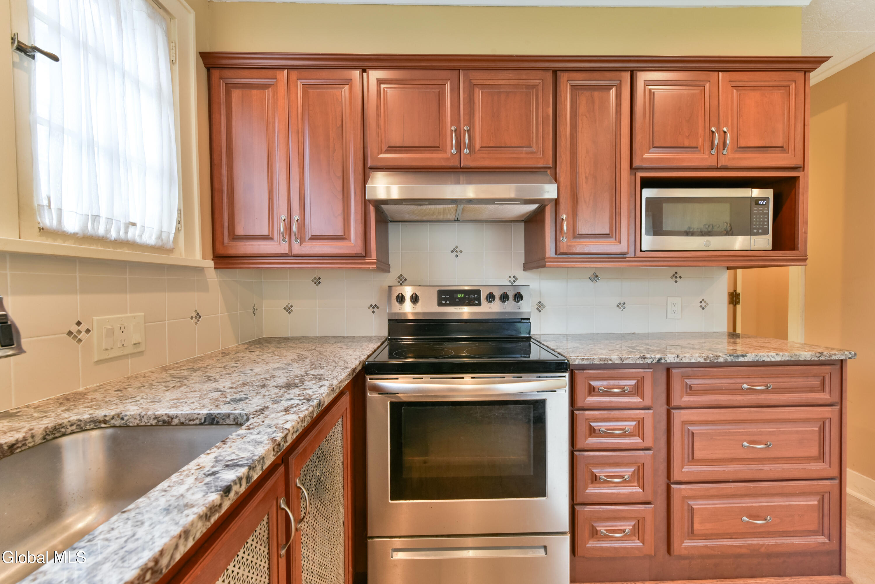 41 E 8th Avenue Gloversville NY 12078