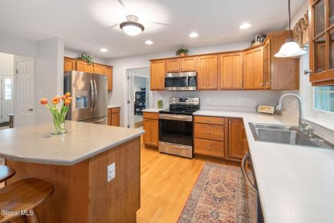 632 Maple Lane Schenectady NY 12309