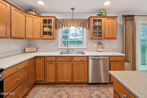 632 Maple Lane Schenectady NY 12309