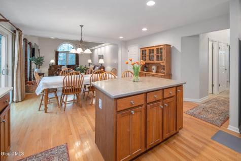 632 Maple Lane Schenectady NY 12309