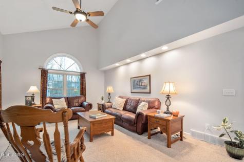 632 Maple Lane Schenectady NY 12309