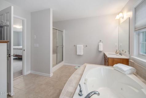 632 Maple Lane Schenectady NY 12309