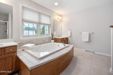 632 Maple Lane Schenectady NY 12309