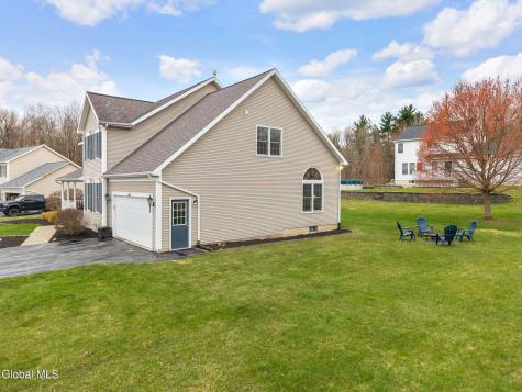 632 Maple Lane Schenectady NY 12309