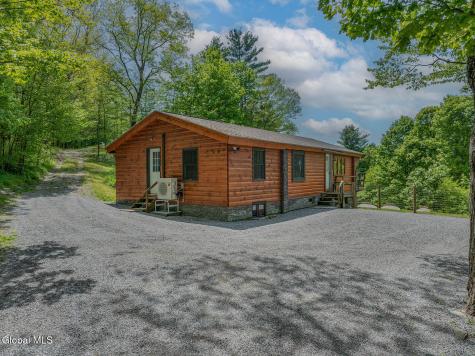 130 Mcmillan Road Cambridge NY 12816