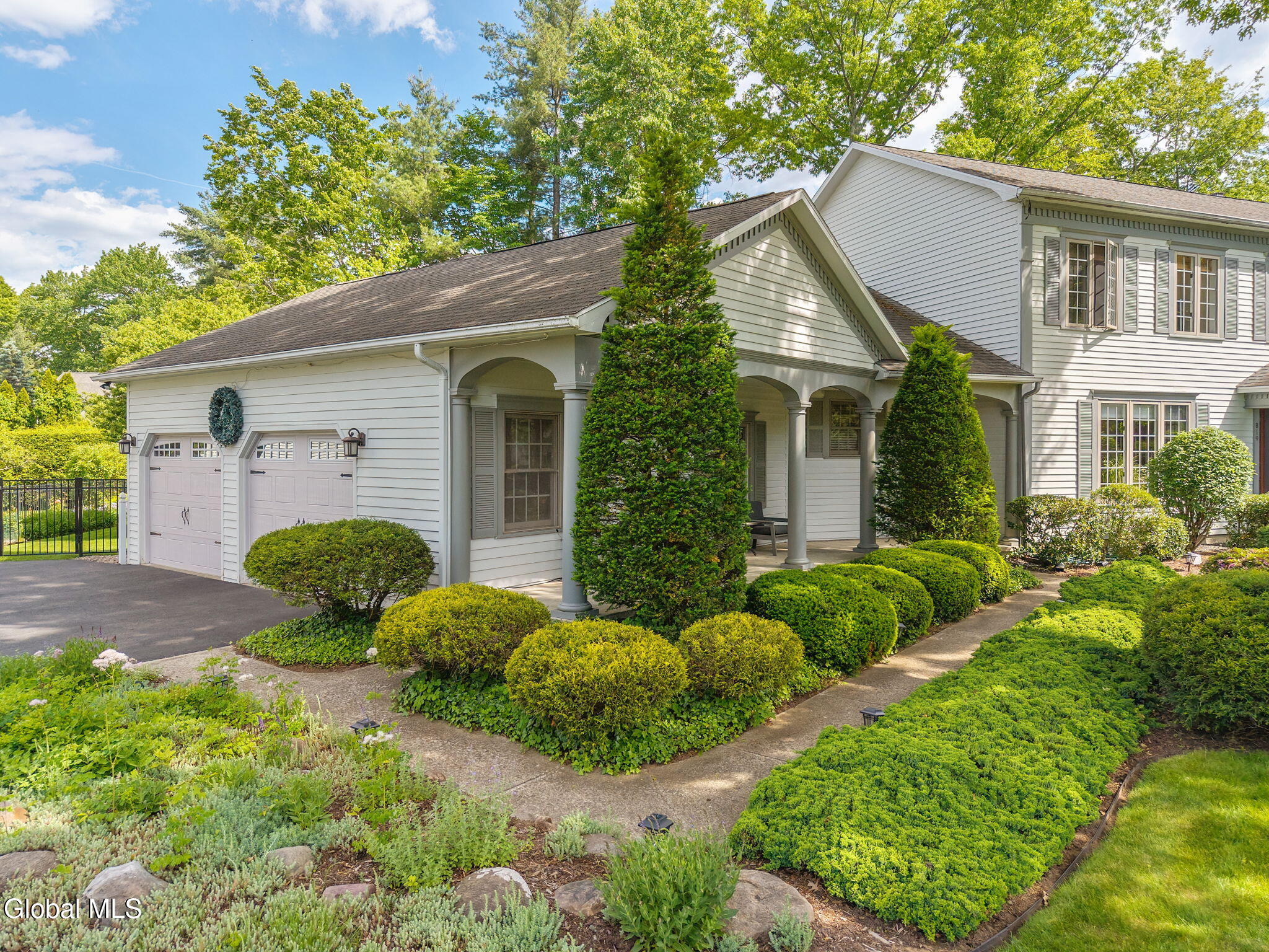 819 Via Marchella Schenectady NY 12303