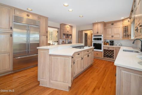 819 Via Marchella Schenectady NY 12303