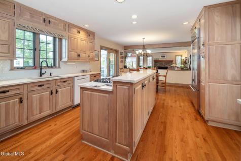 819 Via Marchella Schenectady NY 12303