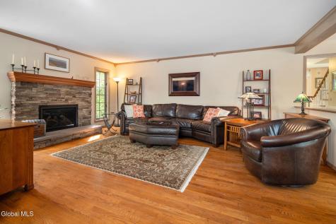 819 Via Marchella Schenectady NY 12303