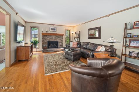 819 Via Marchella Schenectady NY 12303