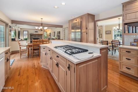 819 Via Marchella Schenectady NY 12303