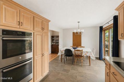 102 Marl Circle Ravena NY 12143