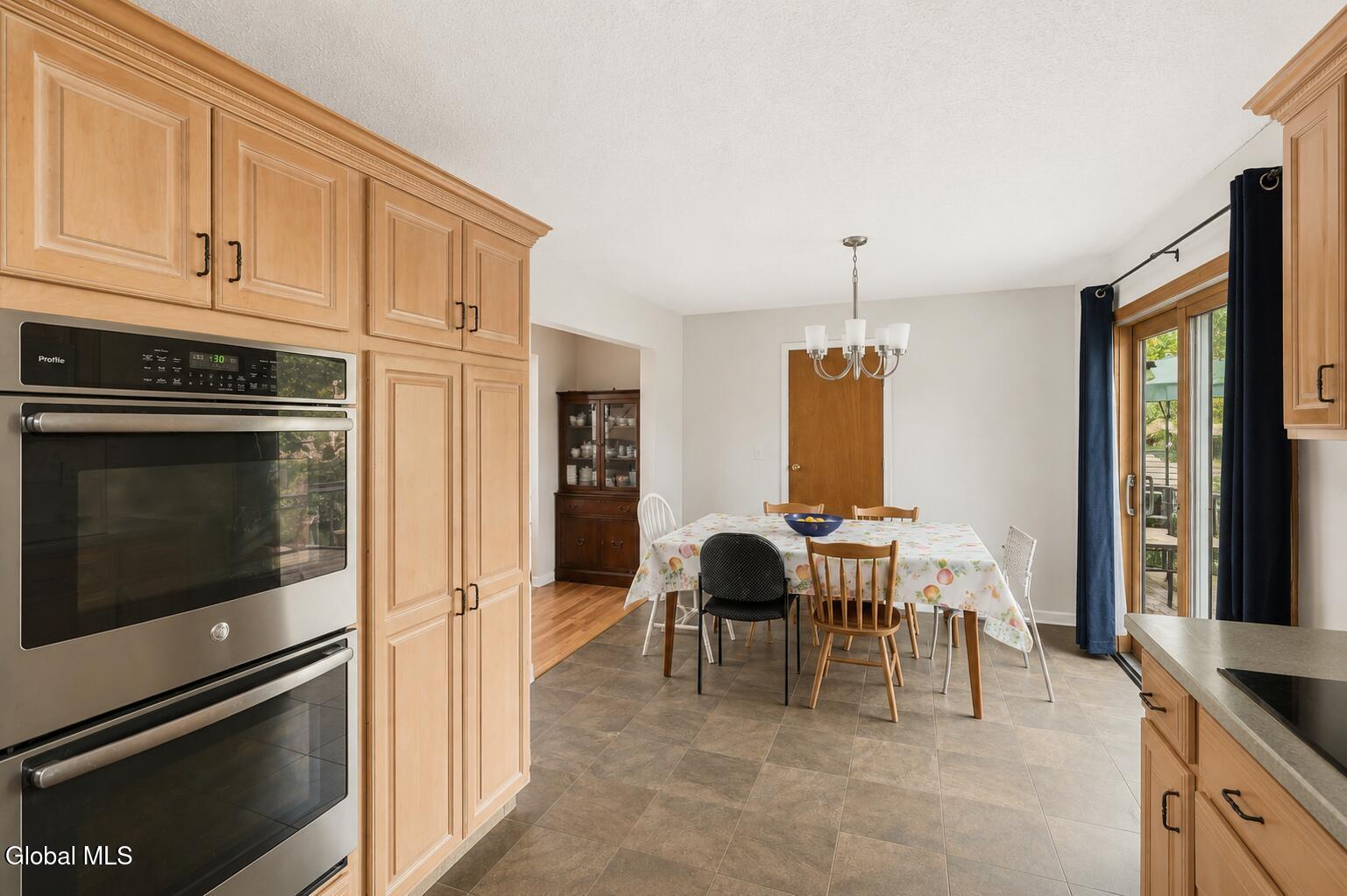 102 Marl Circle Ravena NY 12143