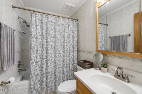 102 Marl Circle Ravena NY 12143