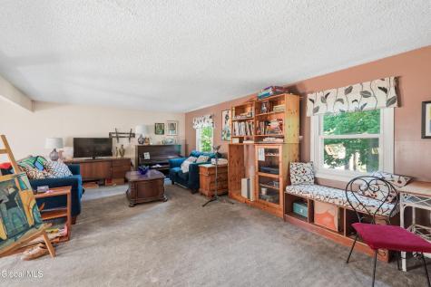 102 Marl Circle Ravena NY 12143
