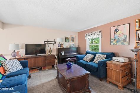 102 Marl Circle Ravena NY 12143