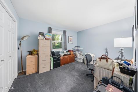 102 Marl Circle Ravena NY 12143