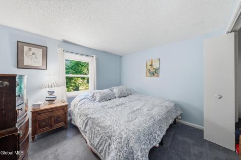 102 Marl Circle Ravena NY 12143