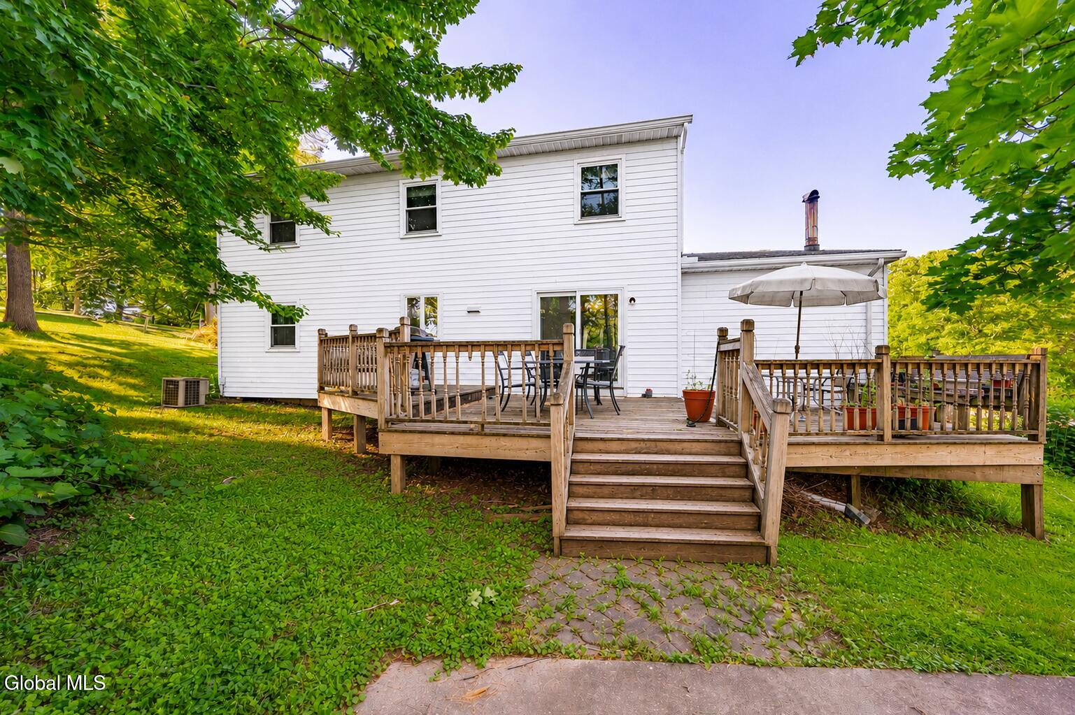 102 Marl Circle Ravena NY 12143