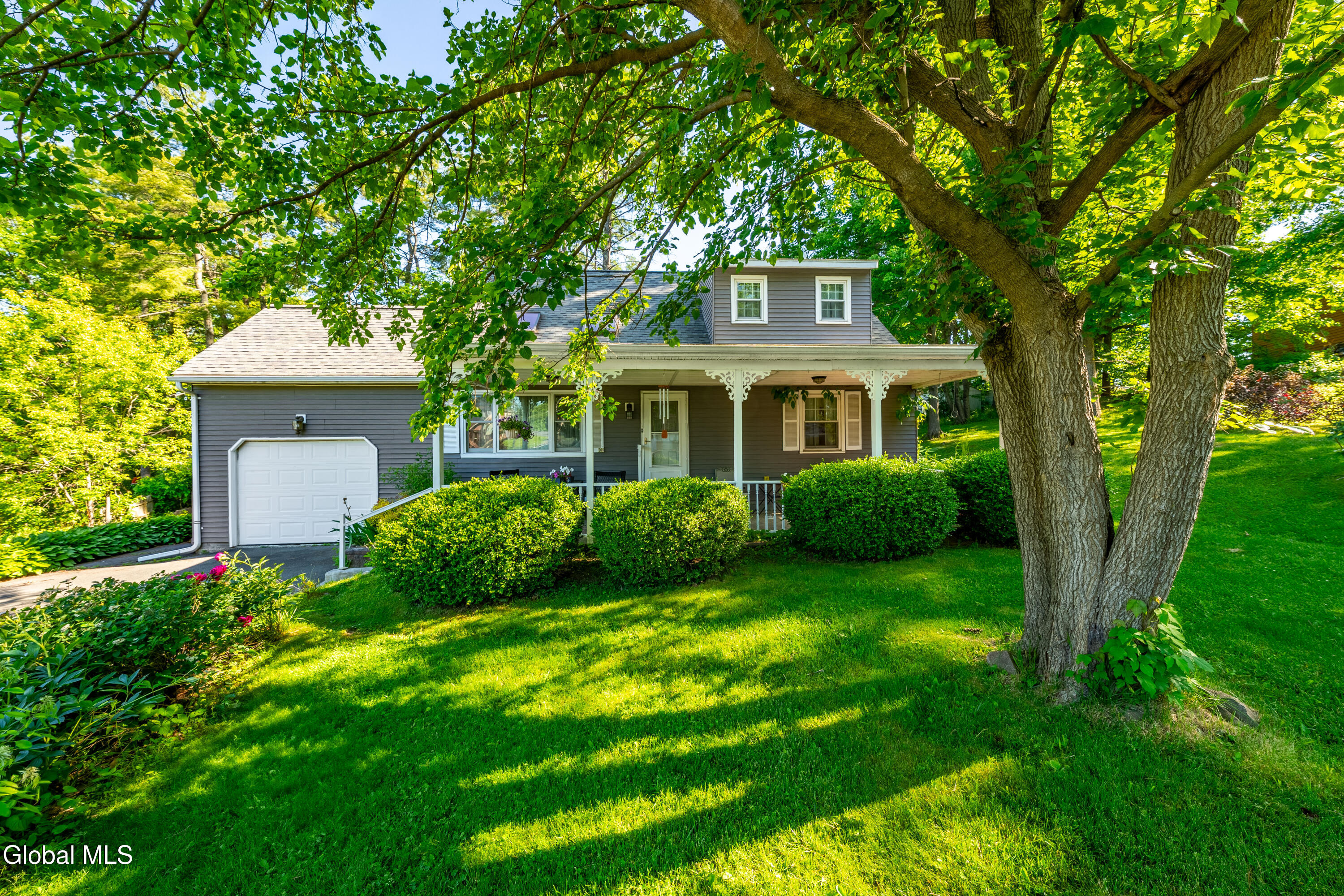 102 Marl Circle Ravena NY 12143