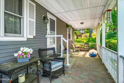 102 Marl Circle Ravena NY 12143