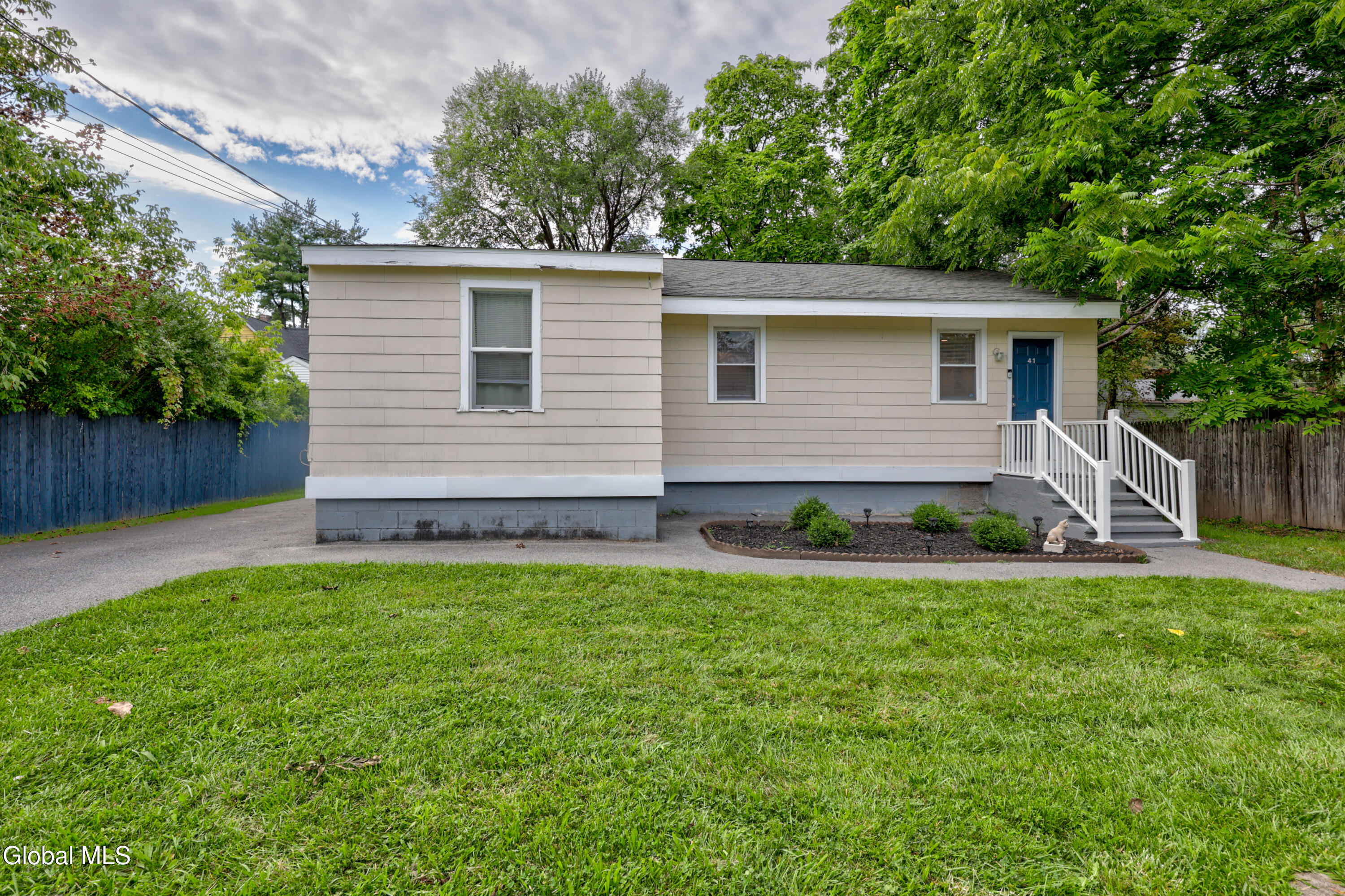 41 Hillcrest Avenue Schenectady NY 12304