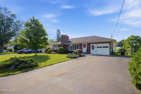 13 Marie Parkway Loudonville NY 12211