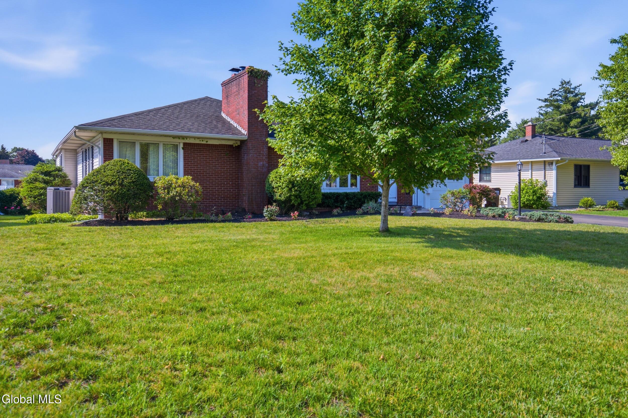 13 Marie Parkway Loudonville NY 12211