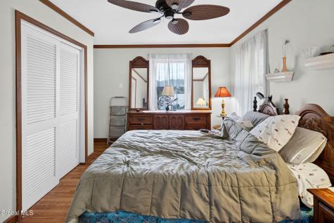 142 Sunnyside N Queensbury NY 12804