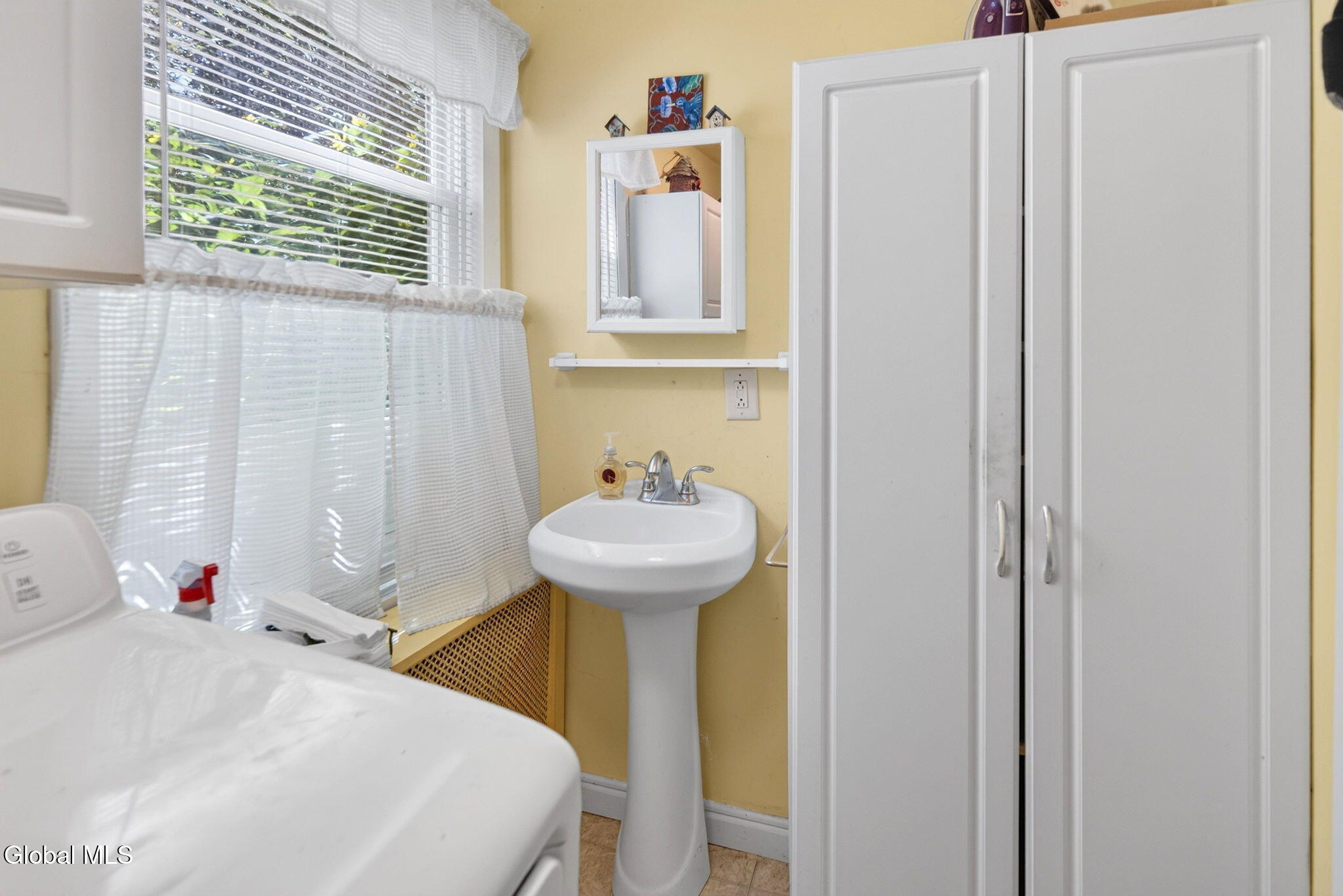 142 Sunnyside N Queensbury NY 12804