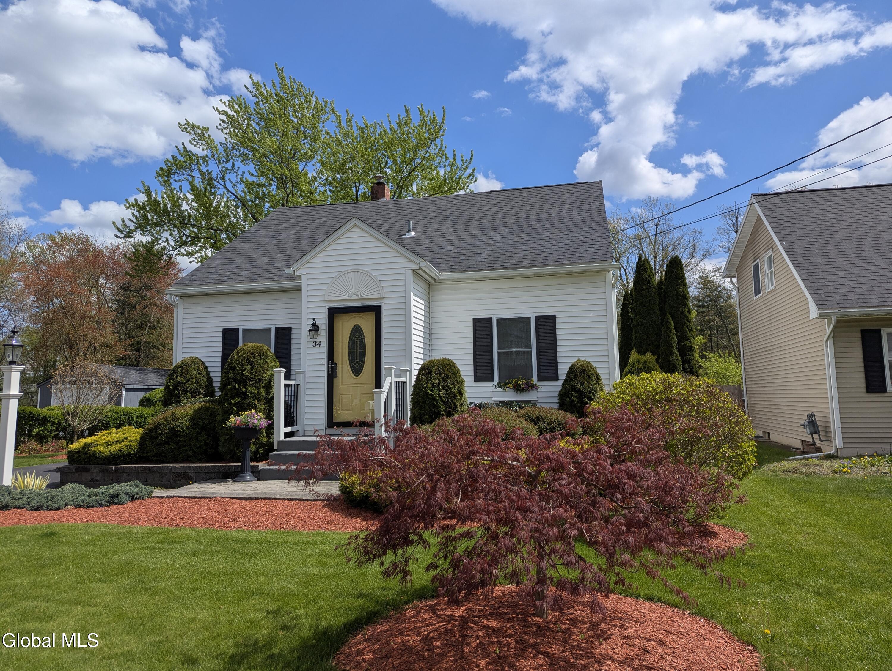 34 Van Heusen Street Colonie NY 12205