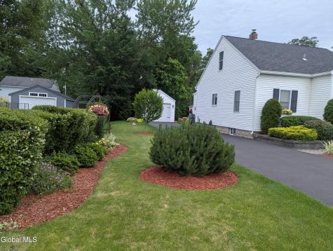 34 Van Heusen Street Colonie NY 12205