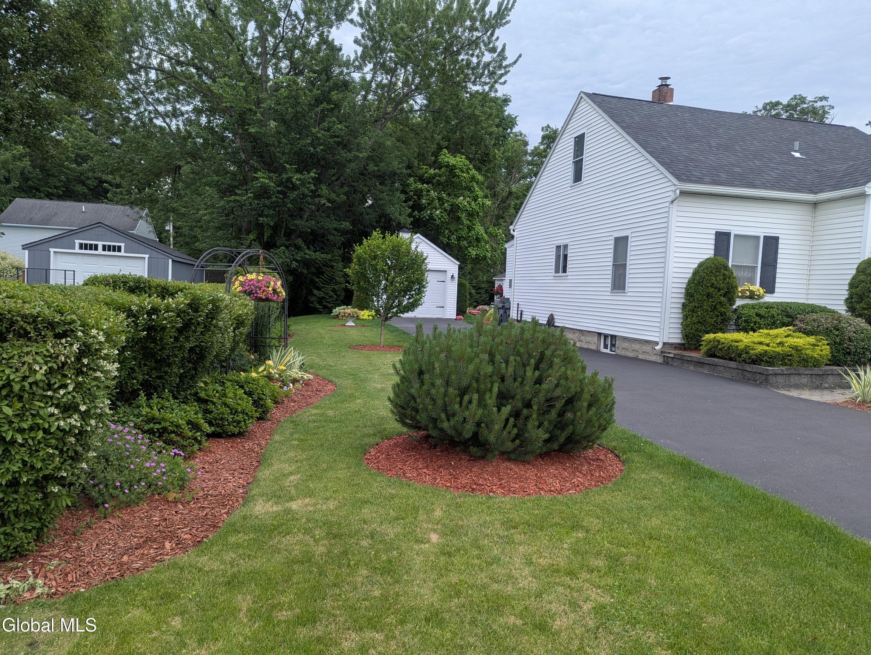 34 Van Heusen Street Colonie NY 12205