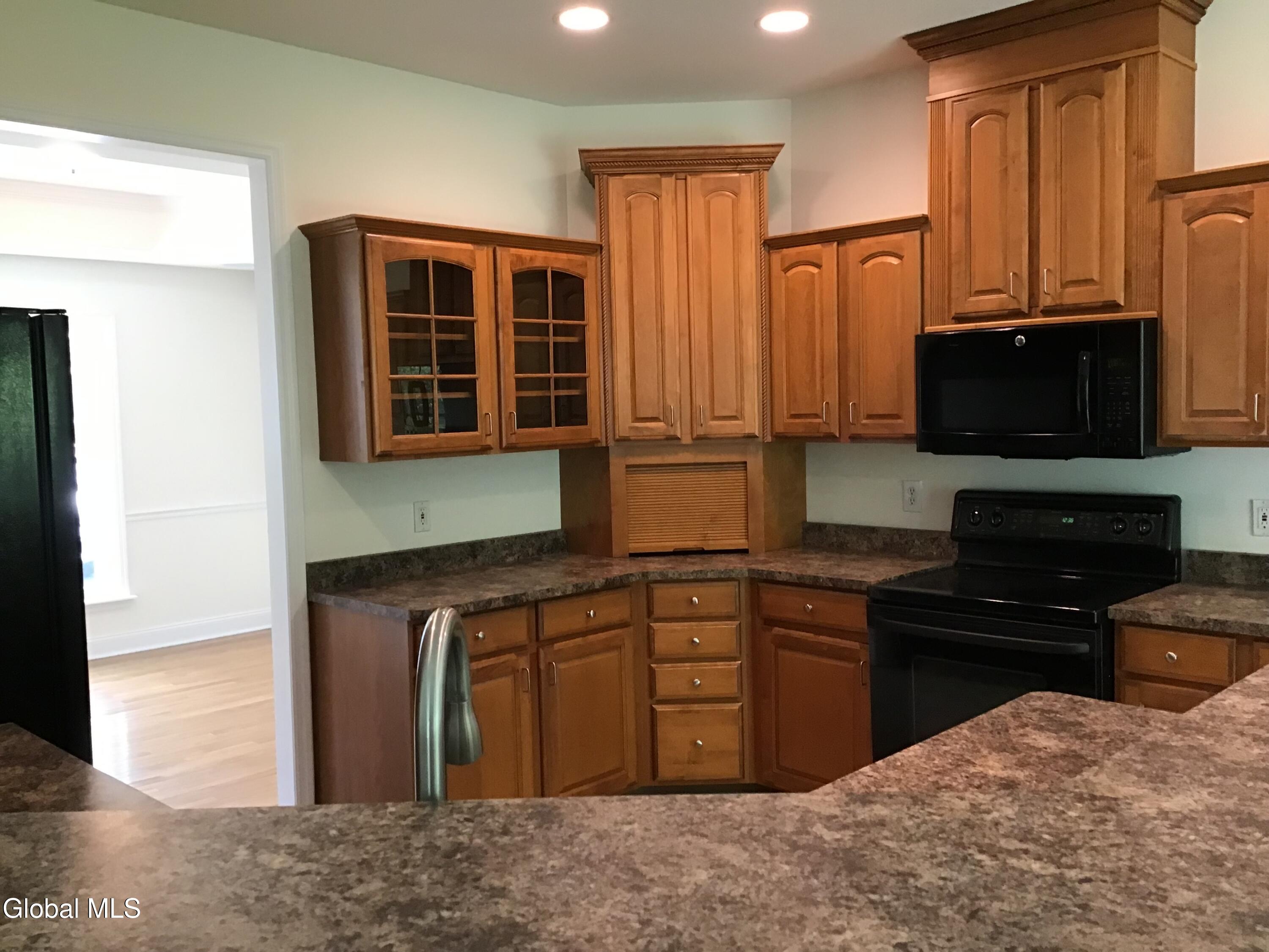 10 Reynolds Court Delmar NY 12054