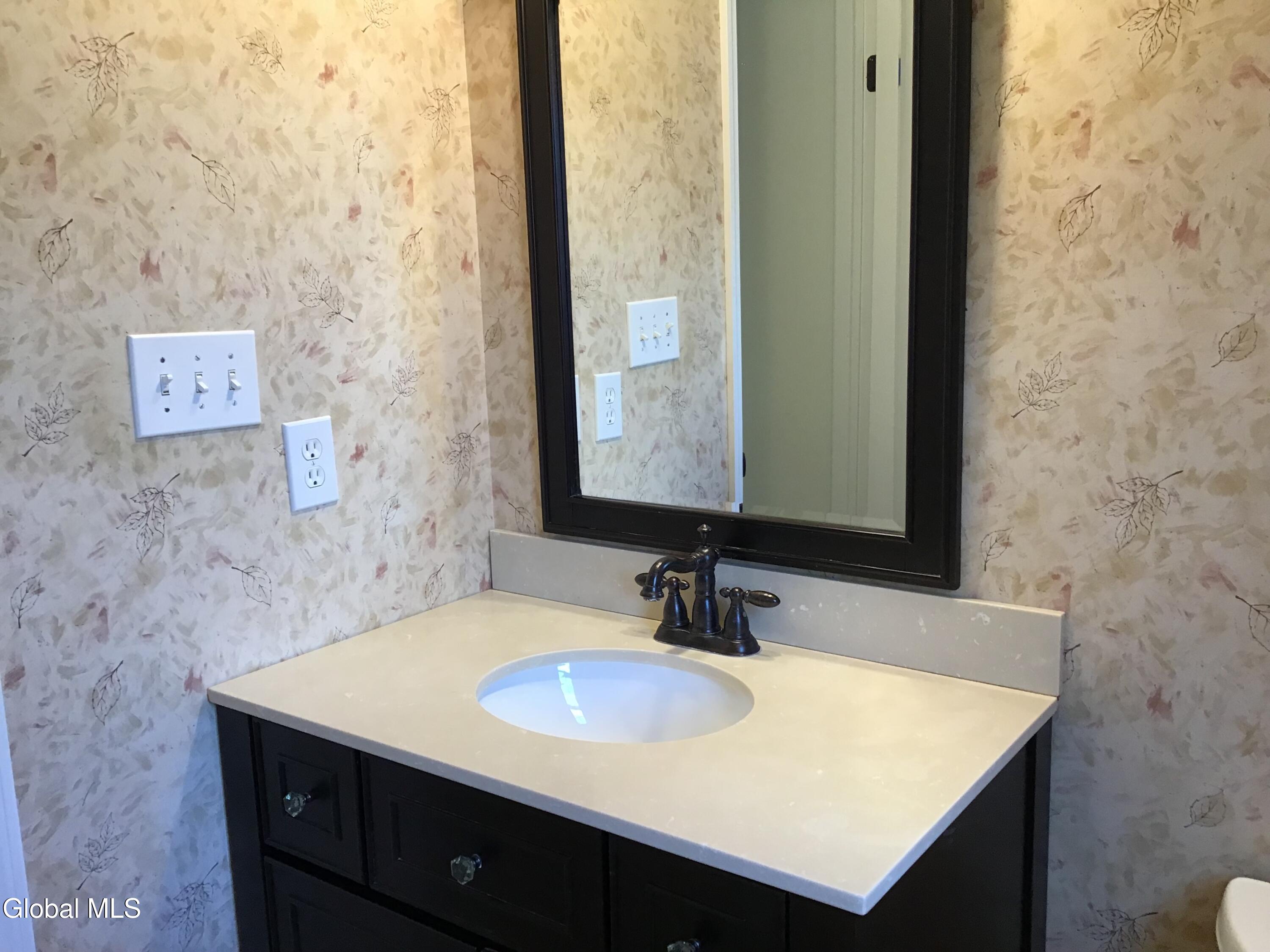 10 Reynolds Court Delmar NY 12054